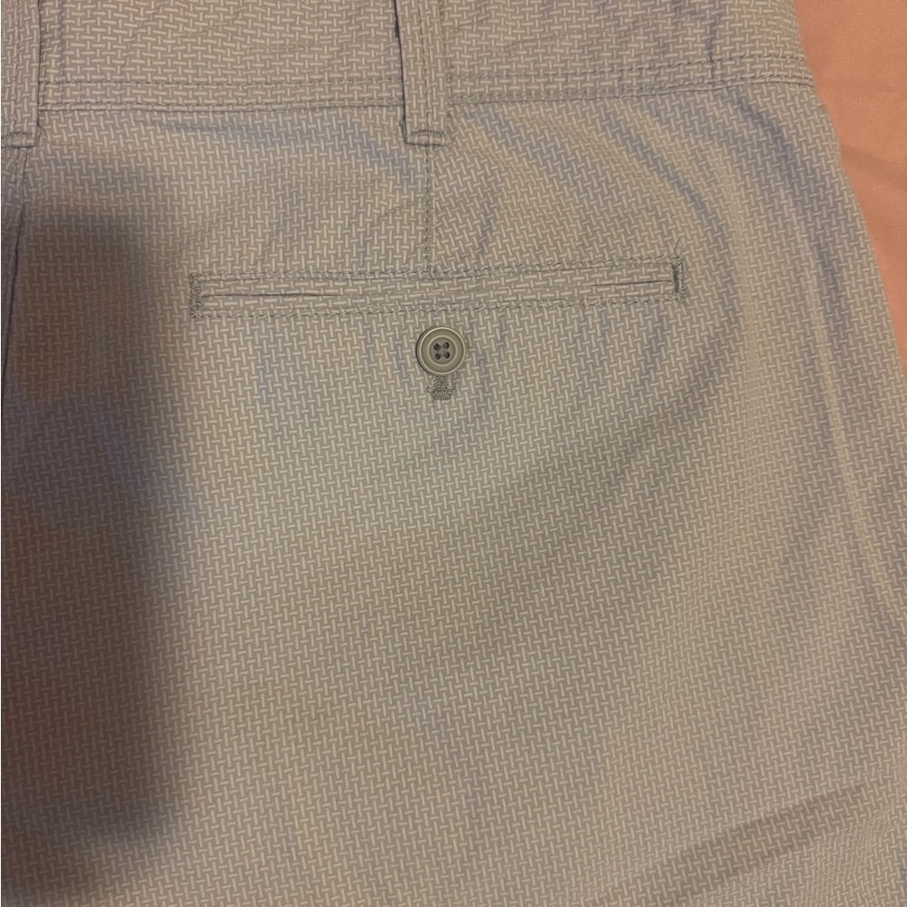 Express Men's Subtle Patterned Gray Shorts - Picture 4 of 6